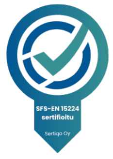 Laatusertifikaatin SFS-EN 15224 logo. Sertifikaatin käyttöoikeuden on myöntänyt Sertiqo Oy. Logossa on sinivihreä kuvio, jossa lukee sertifikaatin nimi ja pienemmällä Sertiqon nimi.